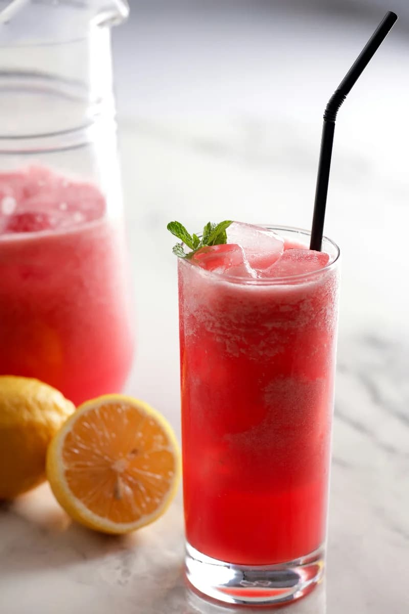 Gusto Artisan Bistro Menü Öğesi - Hibiskus ve Lavanta Limonata