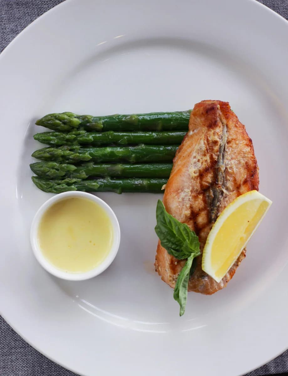Gusto Artisan Bistro Menü Öğesi - Kuşkonmazlı Somon Izgara