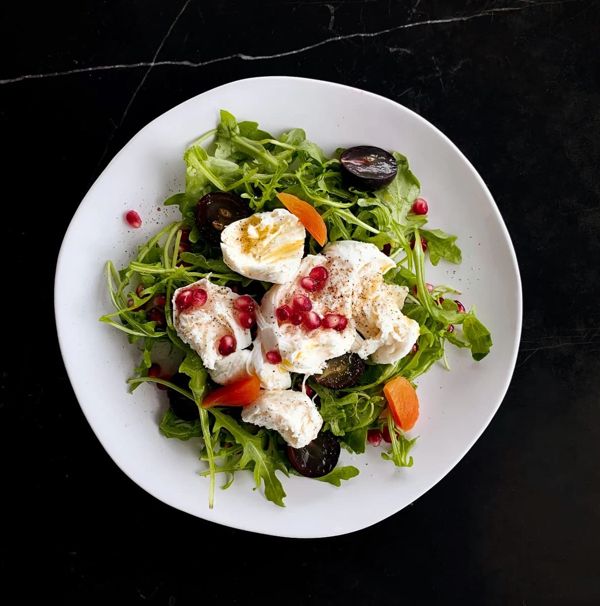 Gusto Artisan Bistro Menü Öğesi - Keçi Peynirli ve Pancarlı Roka Salatası