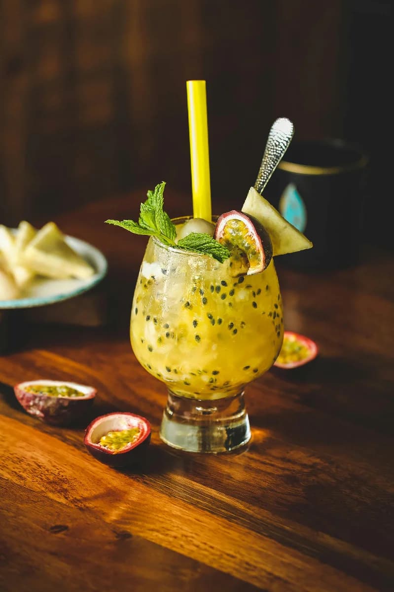 Gusto Artisan Bistro Menü Öğesi - Altın Yapraklı Passion Fruit Mocktail